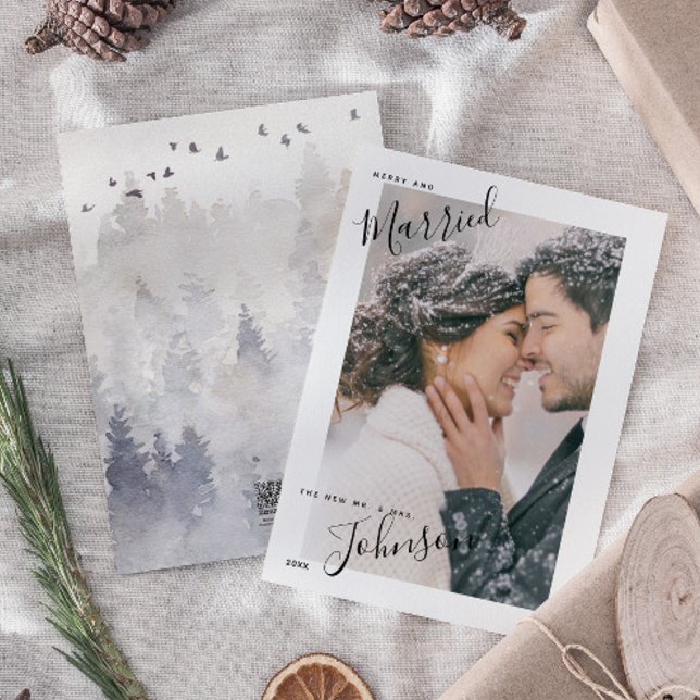 Joyeux et marié Nom du script Photo Carte de Noël (Married & Merry: Celebrating Love This Christmas 🎄❤️ Easily personalize with photo & deets)