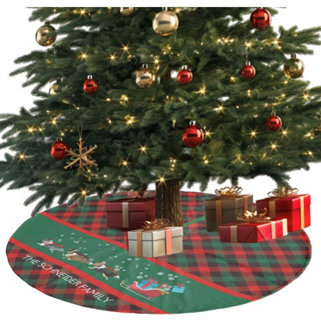 Jupon De Sapin En Molleton Abris de chien tirant Noël Sleigh Plaid (Red-Green Plaid with Shelites-as-Reindeers pulling a red Sleigh. Add your family name.)