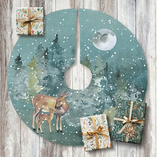 Jupon De Sapin En Polyester Brossé Biche et faon dans une forêt enneigée sous la plei