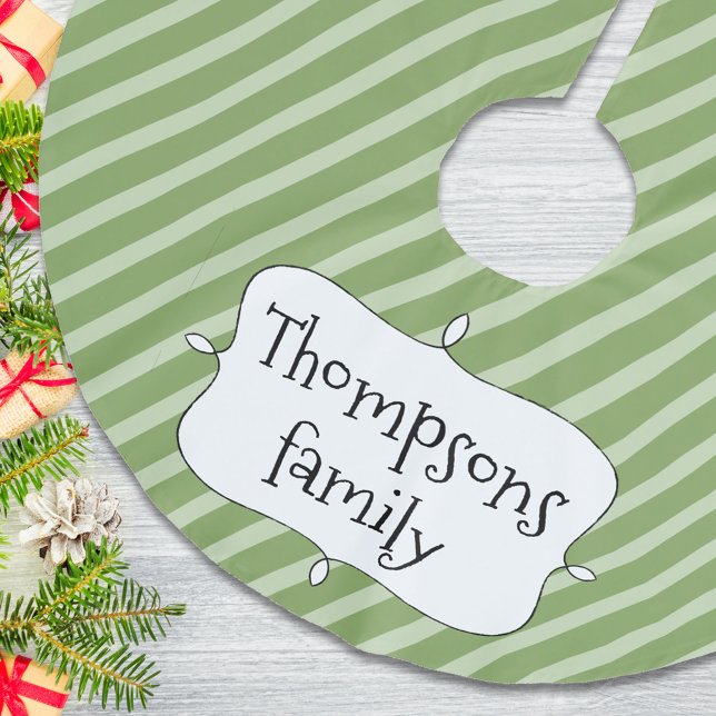 Jupon De Sapin En Polyester Brossé Vert Noël mignon Motif rayé personnalisé (Whimsical cute green striped holiday tree skirt. )