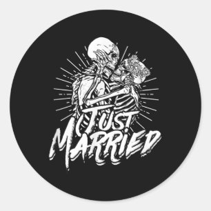 Just Married - Bride And Groom Skeleton Couple  Classic Round Sticker