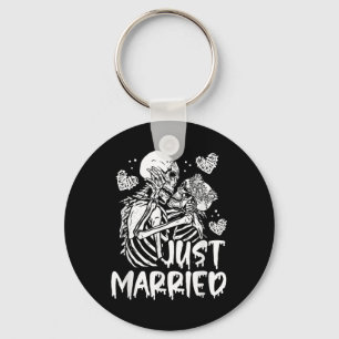 Just Married Halloween Skeleton Bride And Groom We Keychain