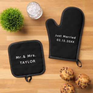 Just Married Mr. & Mrs.   Wedding Monogram  Oven Mitt & Pot Holder Set