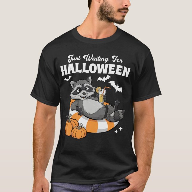 Just Waiting For Halloween Cute Lazy Raccoon Hallo T-Shirt (Front)