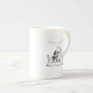 Juste marié cultivant la tasse