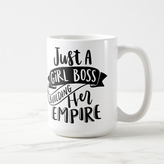 Juste une fille Boss construisant sa tasse Empire (Droite)
