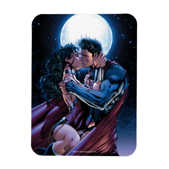 Justice League #12 Wonder Woman & Superman Kiss Magnet (Vertical)