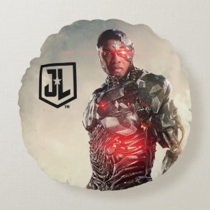Justice League   Cyborg On Battlefield Round Pillow
