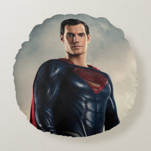 Justice League   Superman On Battlefield Round Pillow
