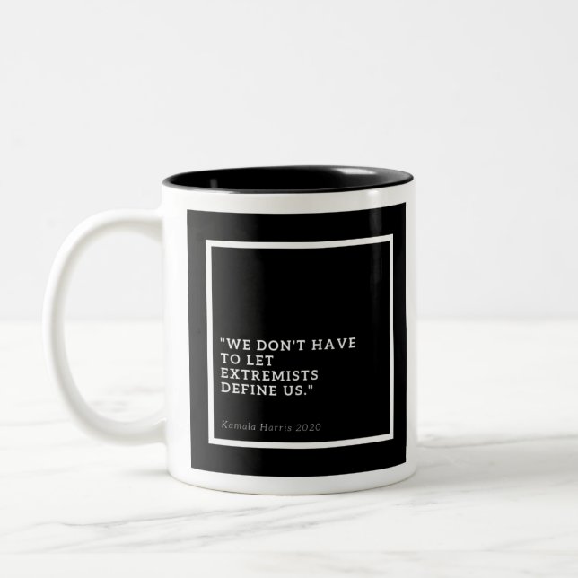 Kamala Harris citent la tasse 2020 (Gauche)