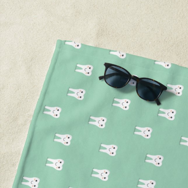 Kawaii happy tooth beach towel (In Situ)