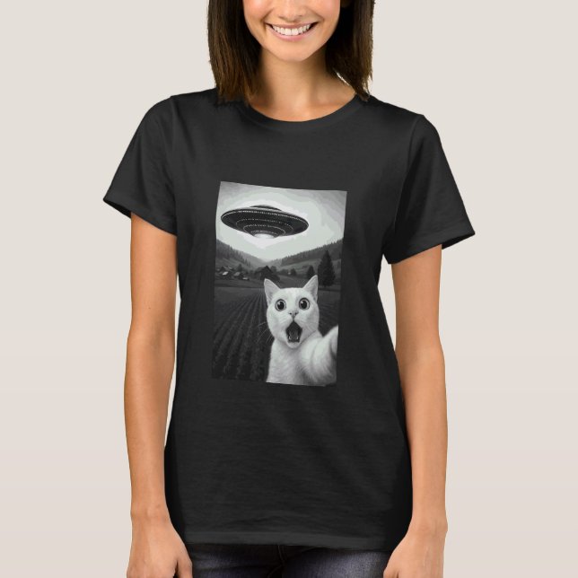 Khao Manee Cat Selfie Funny Alien Abduction Meme A T-Shirt (Front)