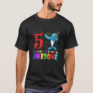 Kids 5Th Birthday Party Dabbing Narwhal - 5 Years T-Shirt