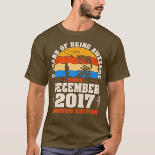 Kids Retro December 2017 5 Year Old Fishing Lovers T-Shirt