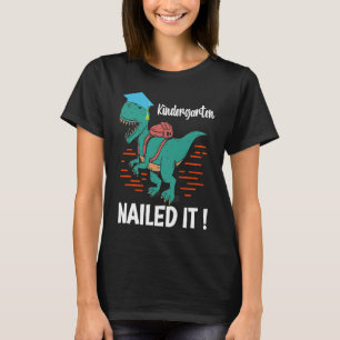 Kindergarten has made it a mother dinosaur graduat T-Shirt