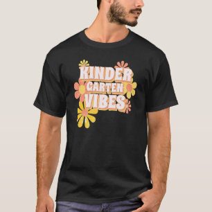 Kindergarten Vibes Retro Groovy Flower 60s 70s Tea T-Shirt