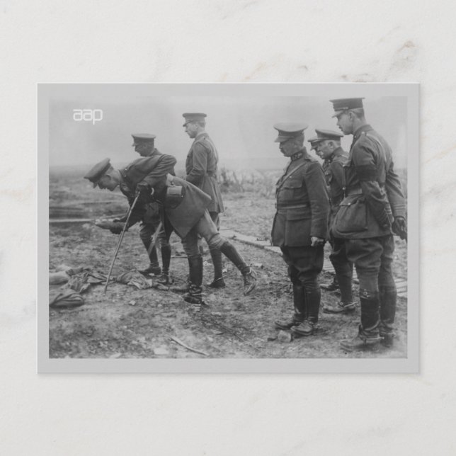 King Albert on battlefield World War 1 Postcard (Front)