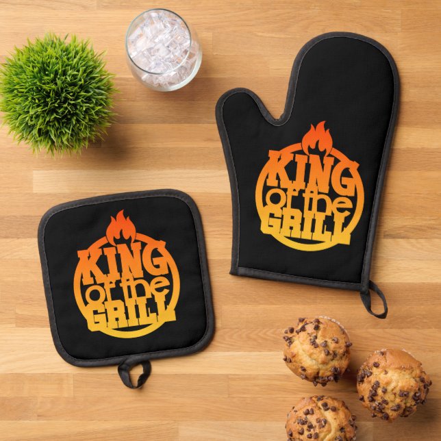 King of the Grill BBQ Quote  Oven Mitt & Pot Holder Set (Top Down)