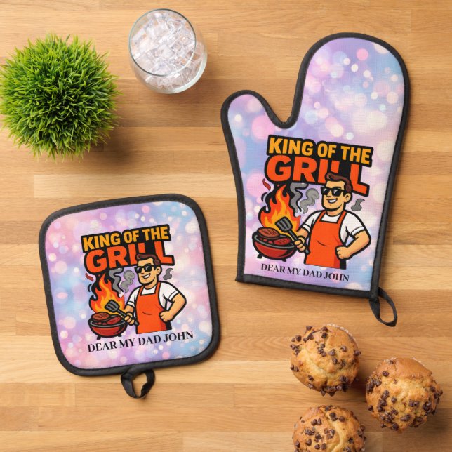 King of the Grill Funny Father's Day BBQ Master  Oven Mitt & Pot Holder Set (Top Down)