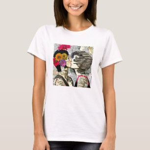 Kiss   LGBTQ Love   Two Women Kissing Pride T-Shirt