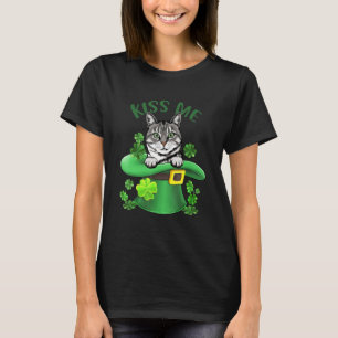 Kiss Me Cute American Shorthair Cat St Patrick Day T-Shirt