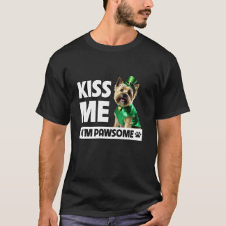 Kiss Me I m Pawsome Cairn Terrier St Patricks Day  T-Shirt