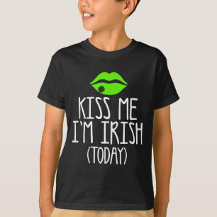 Kiss Me I'm Irioday Funny St Patrick's Day Green L T-Shirt