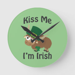 Kiss Me I'm Irish yak Round Clock