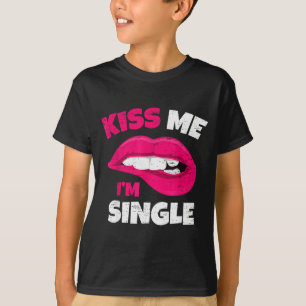 Kiss Me Im Single Love Happy Valentine Day Wife Hu T-Shirt