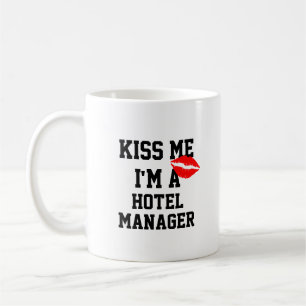 Kiss Me Im Un Gestionnaire D'Hôtel Mug
