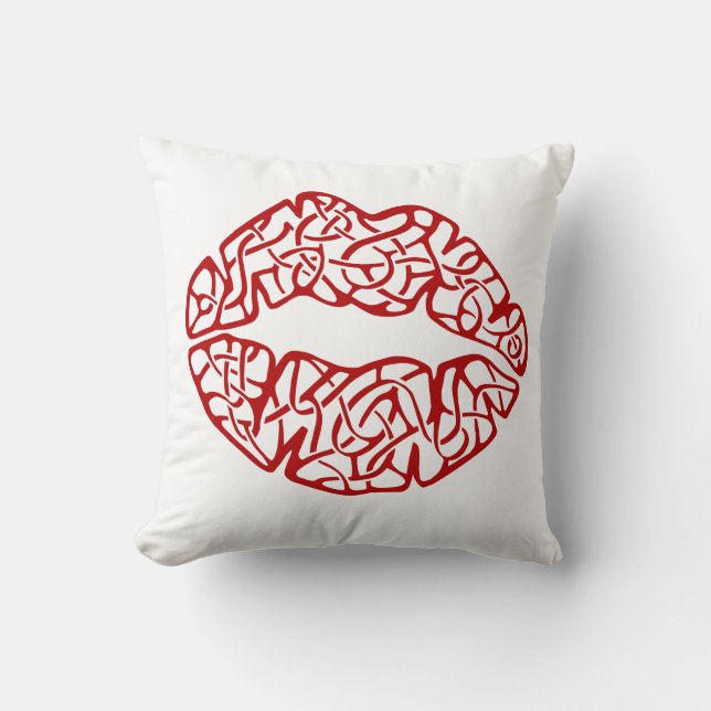 Kiss me throw pillow (Front)