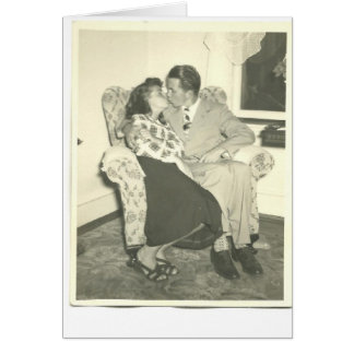 KISSING COUPLE