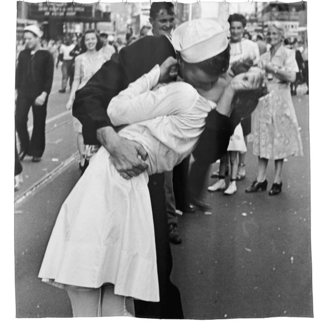 Kissing On VJ Day World War (Front)