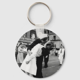 Kissing the War Goodbye at Times Square Keychain