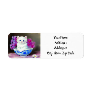Kitten blanc vintage aux fleurs roses