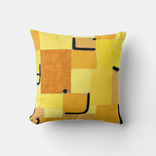 Klee - Characters in Yellow Throw Pillow