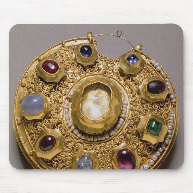 Kolt medallion, gold set with pearls and mouse pad (Front)