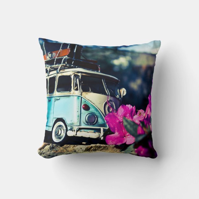 Kombi azul throw pillow (Front)