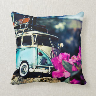 Kombi azul throw pillow