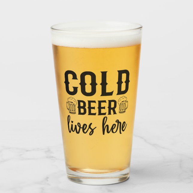 La bière froide vit ici la coupe de verre (Devant (rempli))