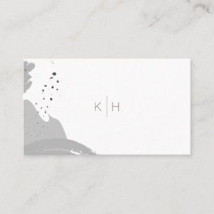 La brosse frotte le carte de visite de gris de