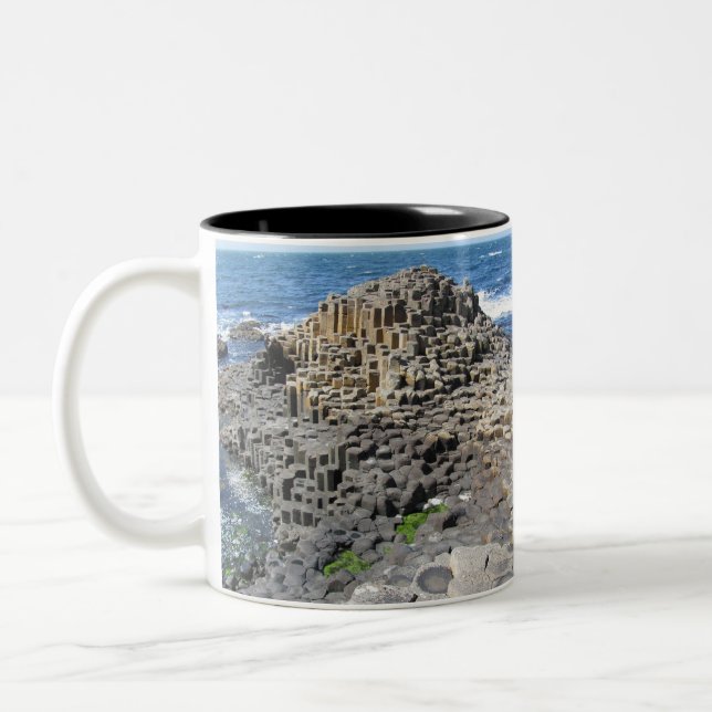 La chaussée du géant -- Tasse de côte d'Antrim (Gauche)