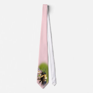 La cravate rose d'abeille,
