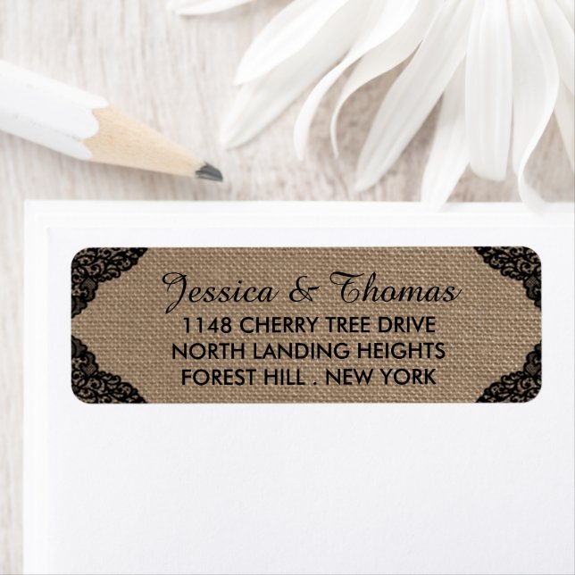 La dentelle noire de la collection Rustic Burlap M (En situation)