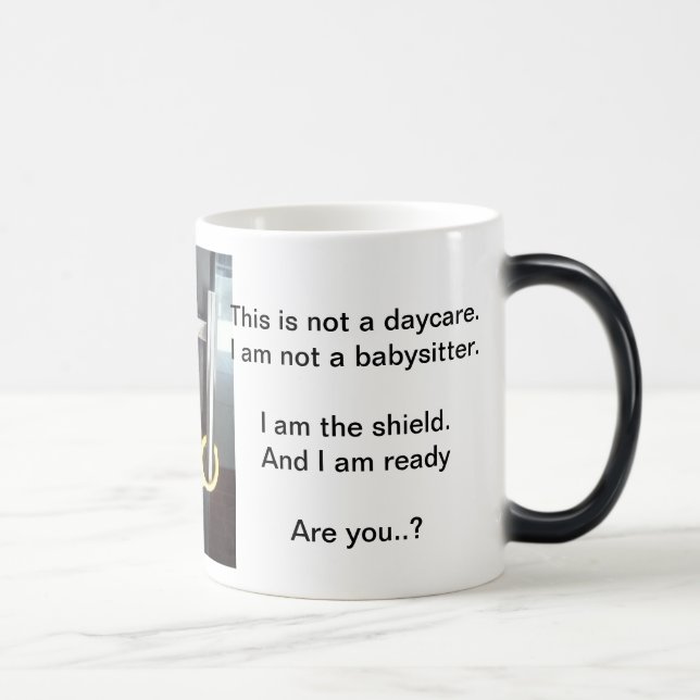 La détention commande la tasse (Droite)