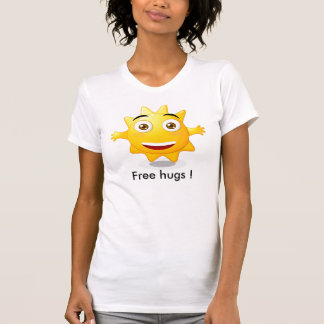 La femme de T-shirt libèrent des étreintes !