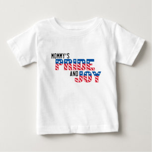 La Fierté de maman et la joie des T-shirts patrio
