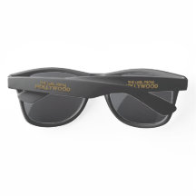 La fille des lunettes de soleil hollywoodiennes