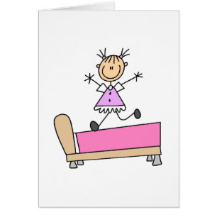 La fille sautant sur la carte de lit