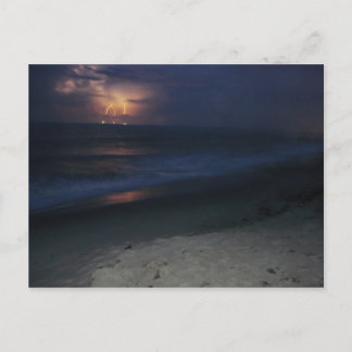 La foudre sur la carte postale de la plage